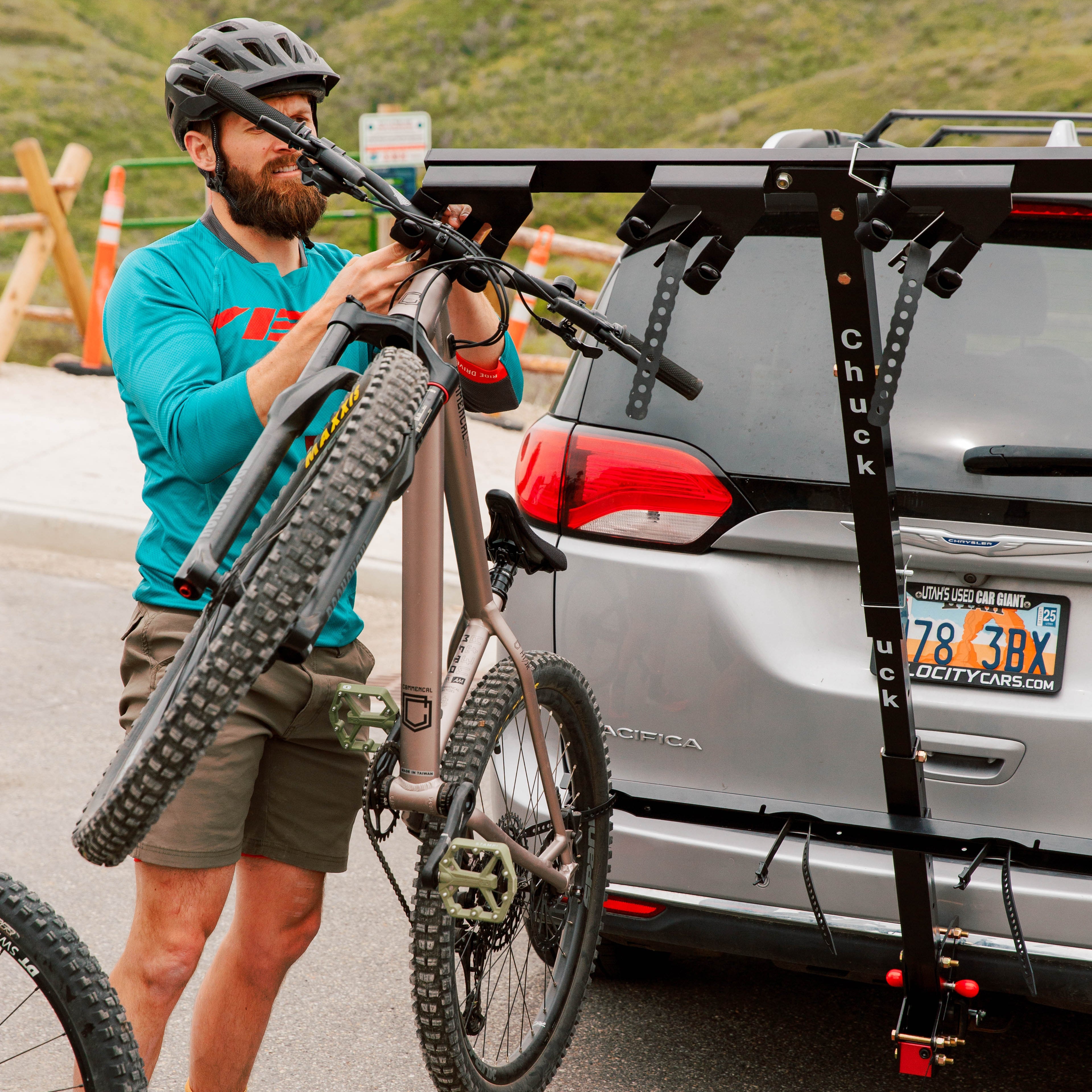 Chuck Rack 4-Bike Vertical Rack