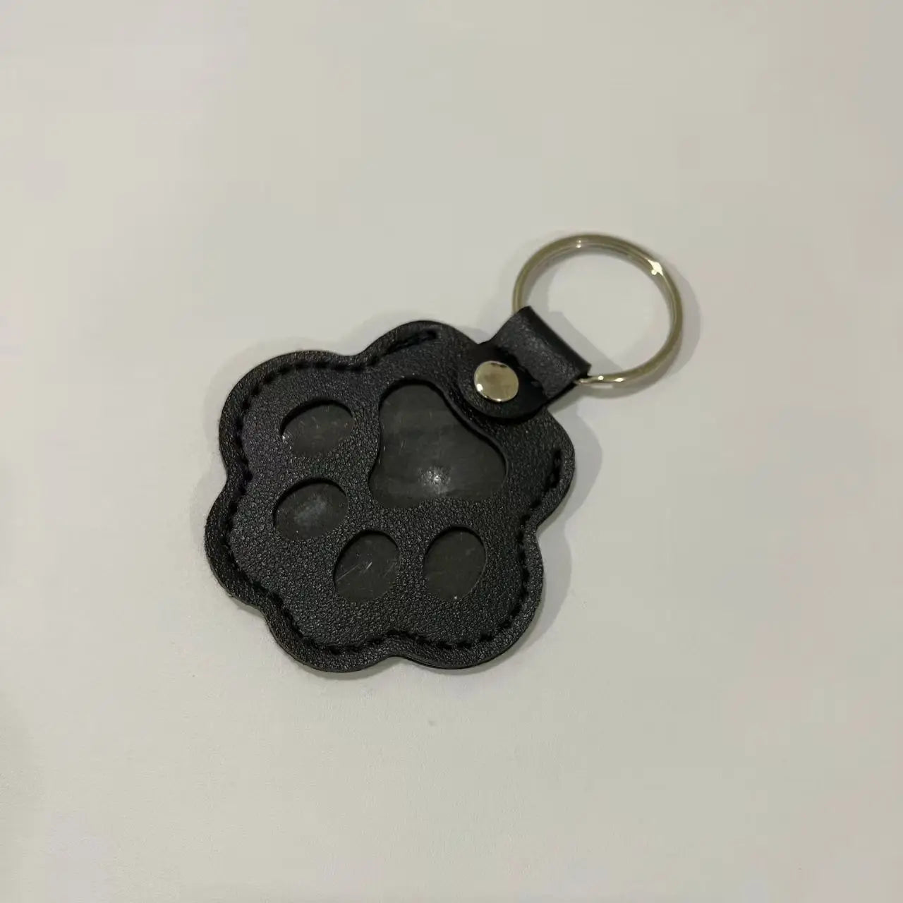 Dog Hair Collector Keychain Leather Pet Memorial Keepsake for Dogs and Cats, Fur Storage Pendant Charm Gift Keychain